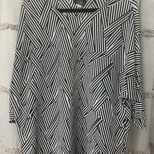 Alfani Women's Stretch Black & White Geometric 3/4 Sleeve Pullover Blouse-SIZE L